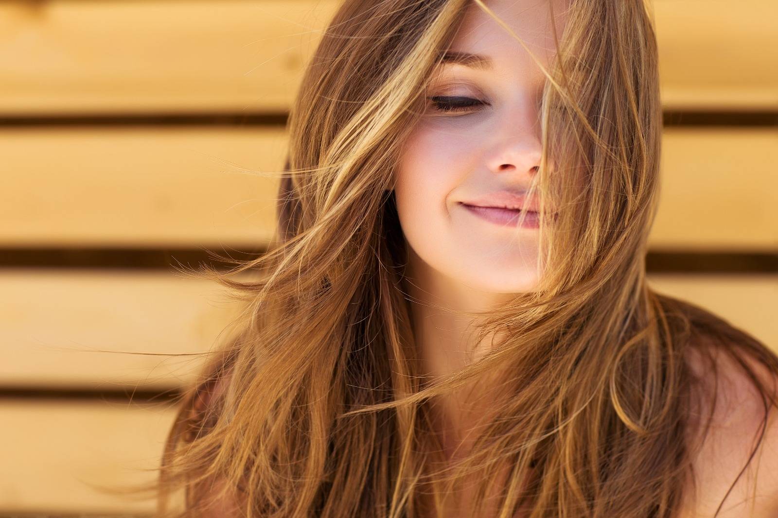 ragazza-sorridente-capelli